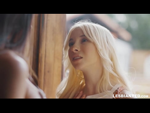 ❤️ Chica vuelve a casa unos meses después y acaba comiéndole el coño a su madrastra ️ Super sexo en es.mumsp.ru ❌️